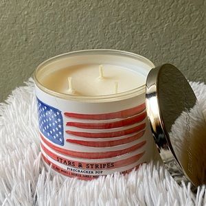 Bath and body works candle - Stars & Stripes Firecracker Pop